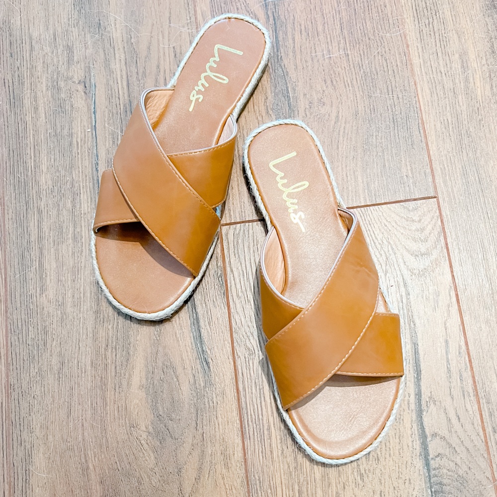 Lulu’s | Tan/Camel Leather & Woven Sandals | Size 5.5